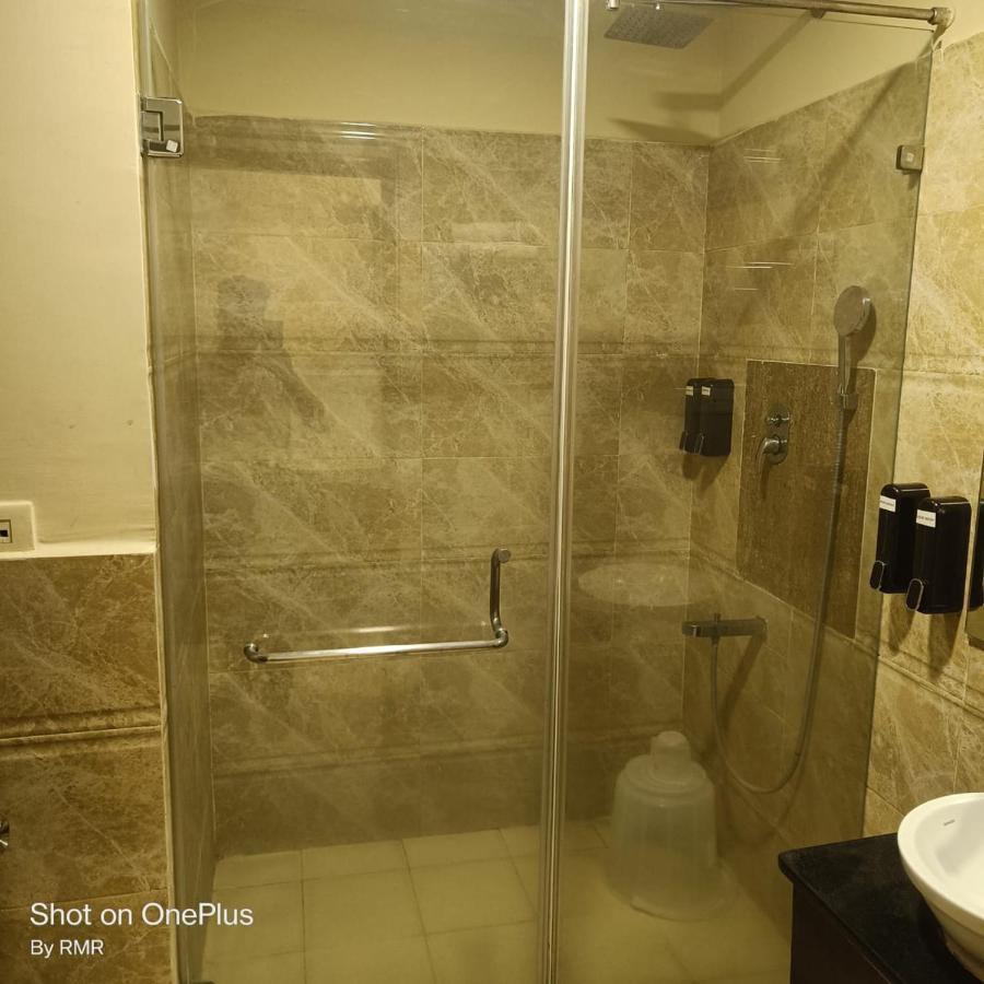 Astra Hotels & Suites Whitefield Near To Nallurahalli Metro Station And Ktpo Бангалор Екстериор снимка