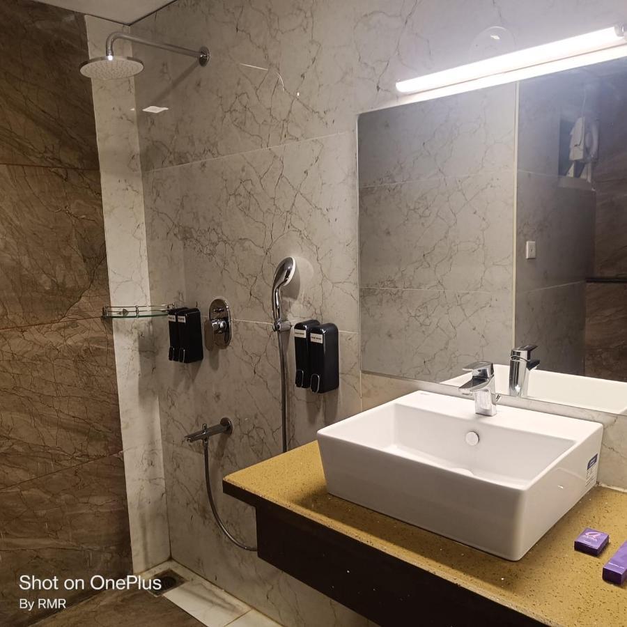 Astra Hotels & Suites Whitefield Near To Nallurahalli Metro Station And Ktpo Бангалор Екстериор снимка